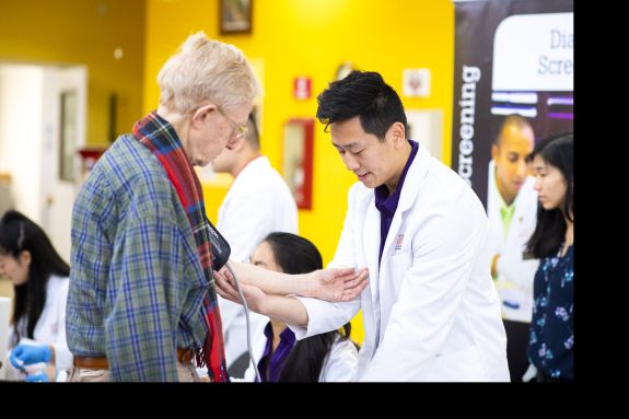 PharmD student with patient at Medicare Part D Outreach Clinic